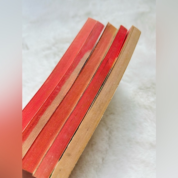 VINTAGE 70s Harlequin Novels - Picture 6 of 6